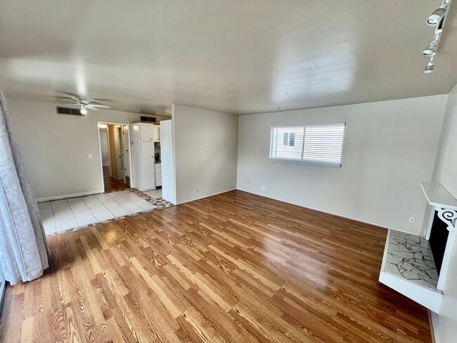 Building Photo - 1A-CS