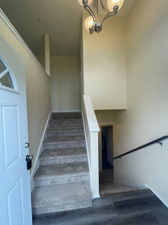 Building Photo - 3 Bedroom 2 Bath House in North Tacoma