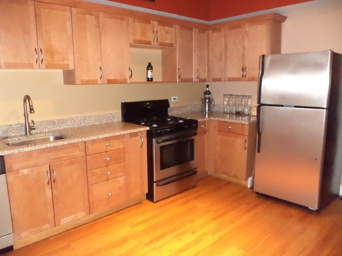 Primary Photo - 5048 S Blackstone Ave