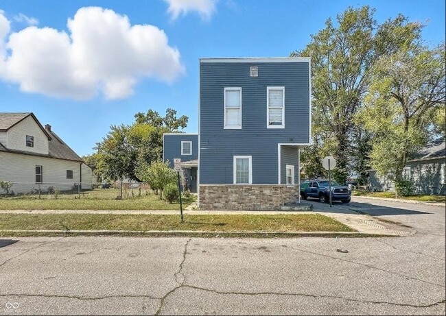 Building Photo - 1902 S Delaware St