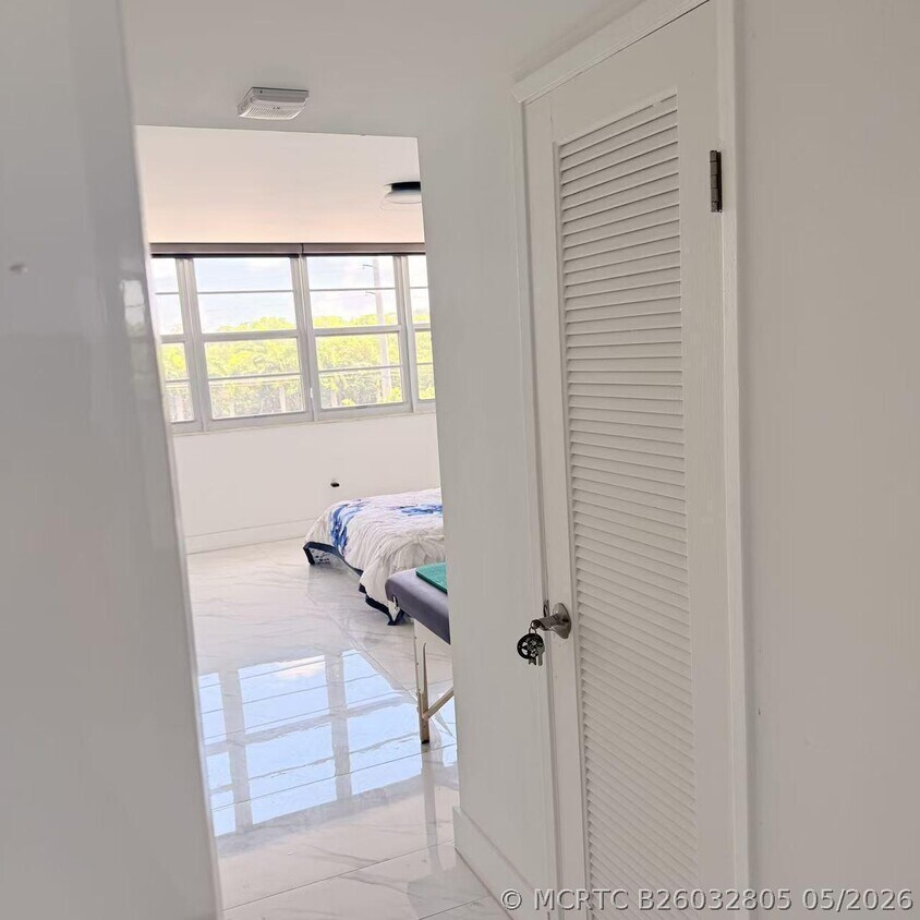 Foto del edificio - 2841 NE 163rd St