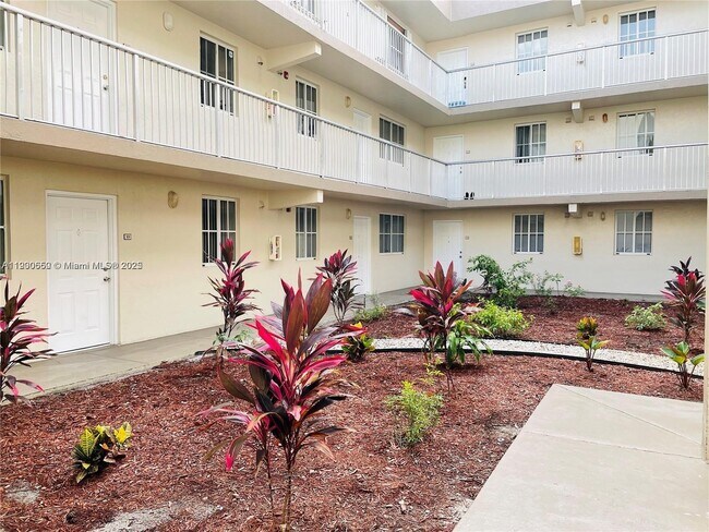 Foto del edificio - 6175 NW 186th St