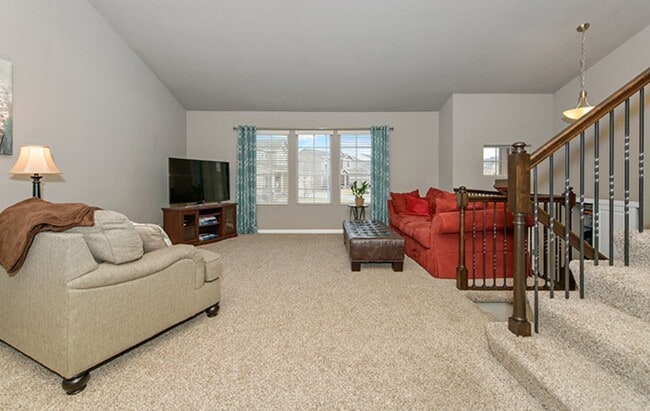 Building Photo - AVAILABLE NOW!