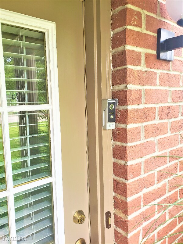 Building Photo - 2 br, 1.5 bath Condo - Kenyon Crest Condom...