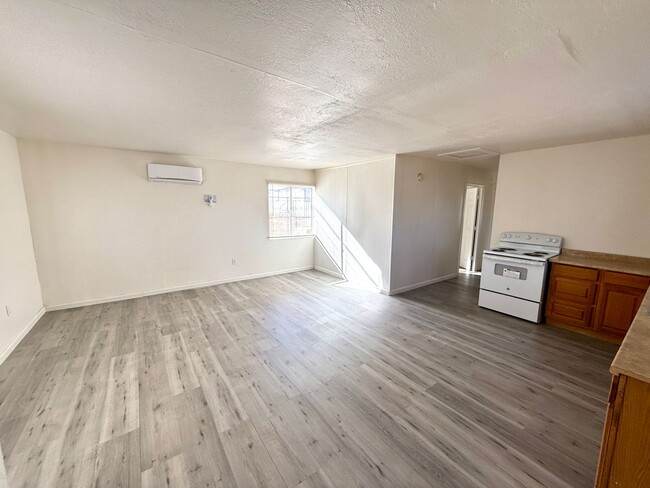 Foto del edificio - Newly Updated 1 Bedroom Home with Bonus Room!