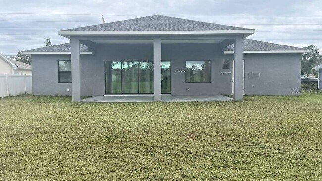 Foto del edificio - 21262 Peachland Blvd