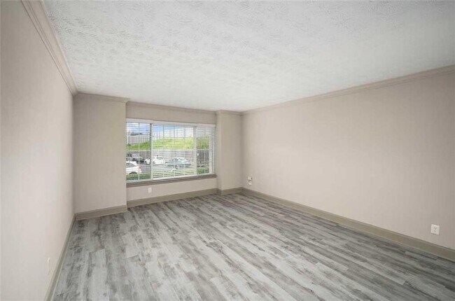 Foto del edificio - 5675 Roswell Rd NE