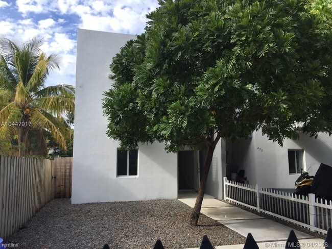 Building Photo - 2 br, 2 bath  - 453 NE 68th St # 45