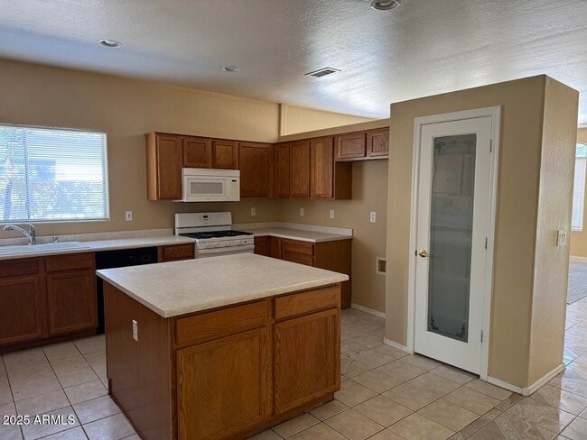 Building Photo - 8337 W Cocopah St