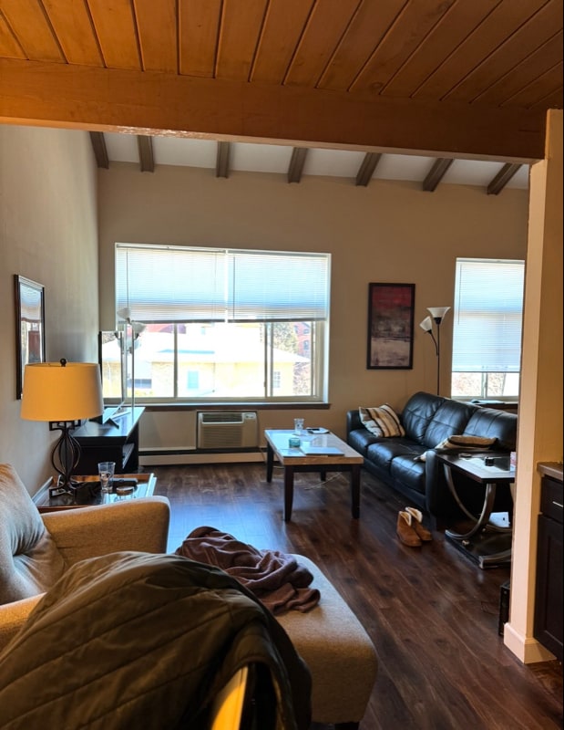 Building Photo - 2131 N Summit Ave