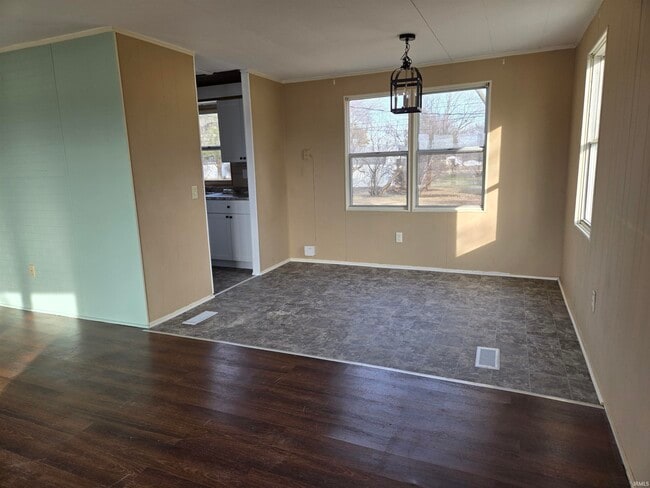 Building Photo - 707 IN-13