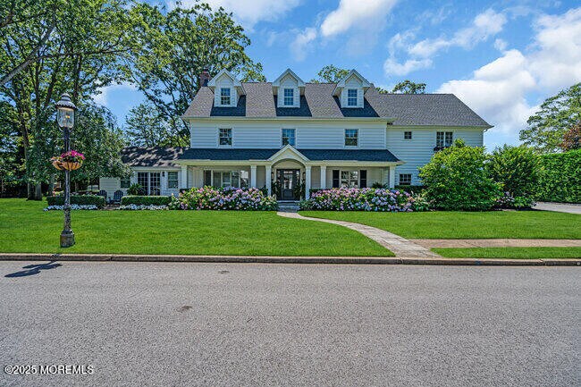 Building Photo - 12 Red Oak Dr