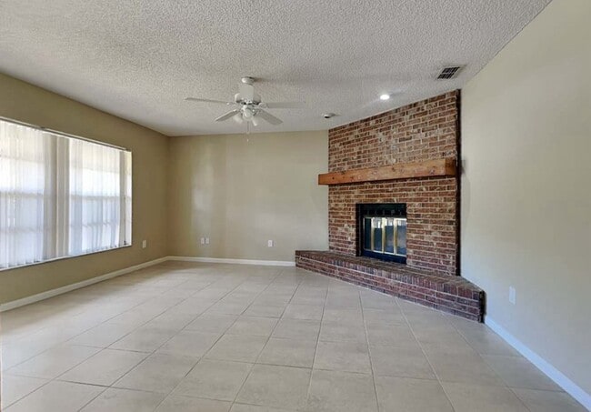 Building Photo - 1624 Palm Leaf Dr