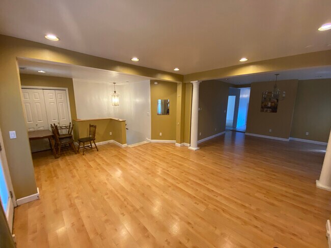 Building Photo - 5840 Phillips Ave