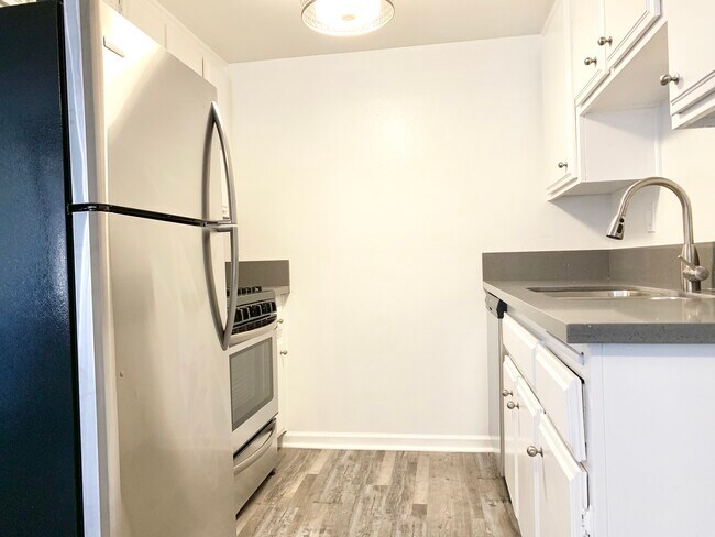 Foto del edificio - 664 W 12th St. San Pedro, CA 90731