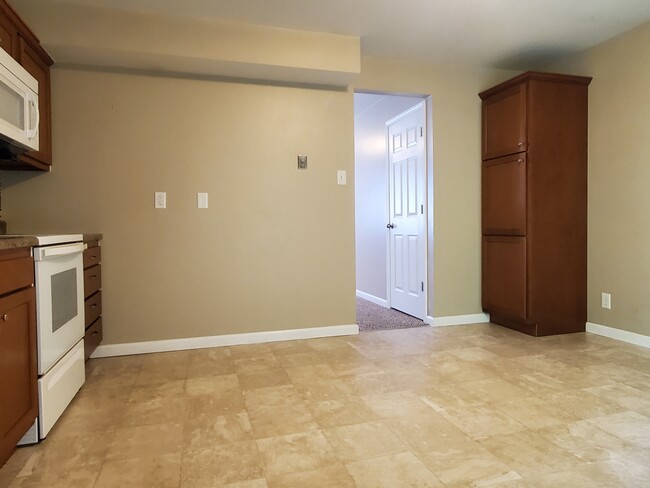 Building Photo - 5526 Humbert Rd