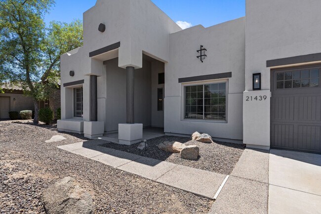 Building Photo - Charming basement model home!