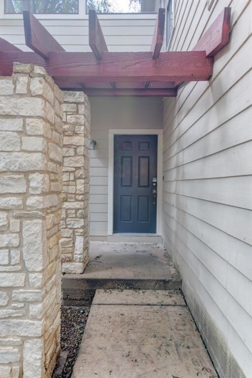 Foto del edificio - 512 Eberhart Ln