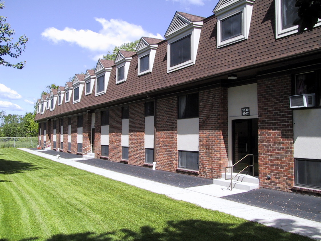 Primary Photo - Willow Gardens