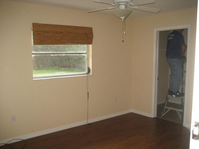 Foto del edificio - 13231 Windcrest Dr