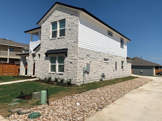 Building Photo - 8601 Looksee Ln