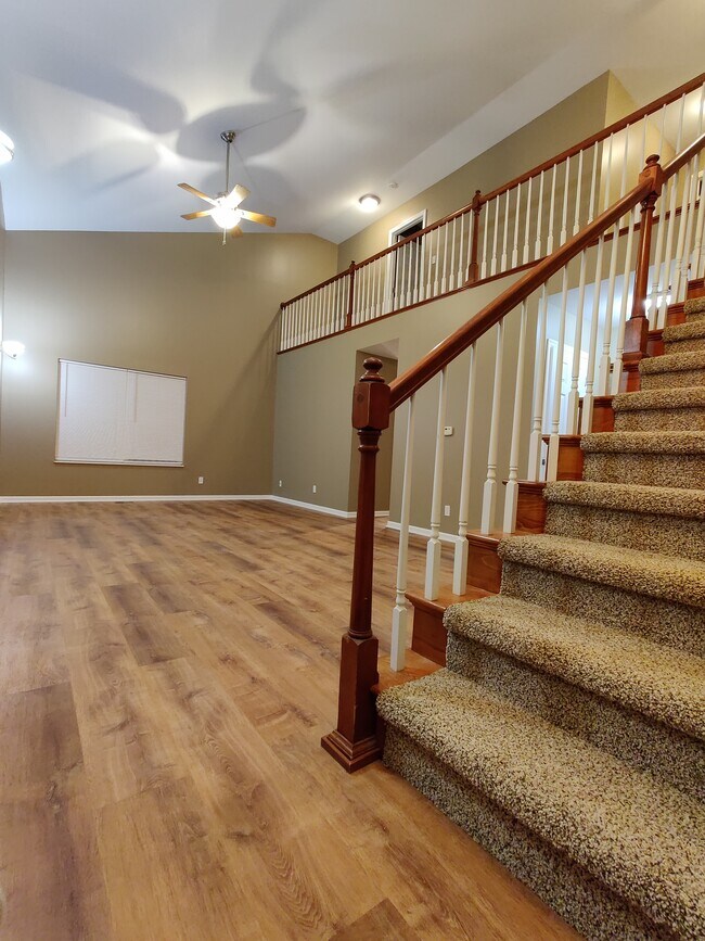 living room - 8 Cabanne Townhome Dr