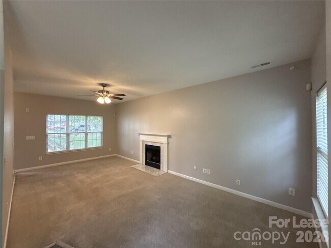 Foto del edificio - 432 McGinn Grove Dr