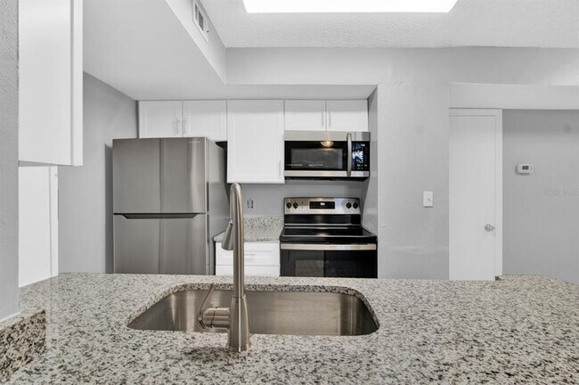 Building Photo - 413 Fountainhead Cir