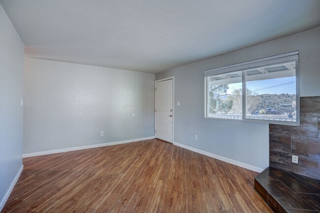 Foto del edificio - 2 Bedroom, 1 Bath Home For Rent in Diamond Valley!