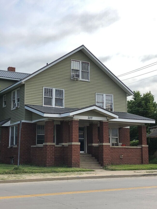 Building Photo - Biston Apartments