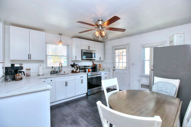 Foto del edificio - 545 Old Stratfield Rd