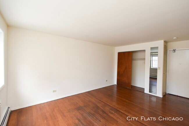 Building Photo - 850 W Margate Terrace