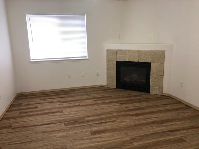 Building Photo - 5515 NE 82nd Ave