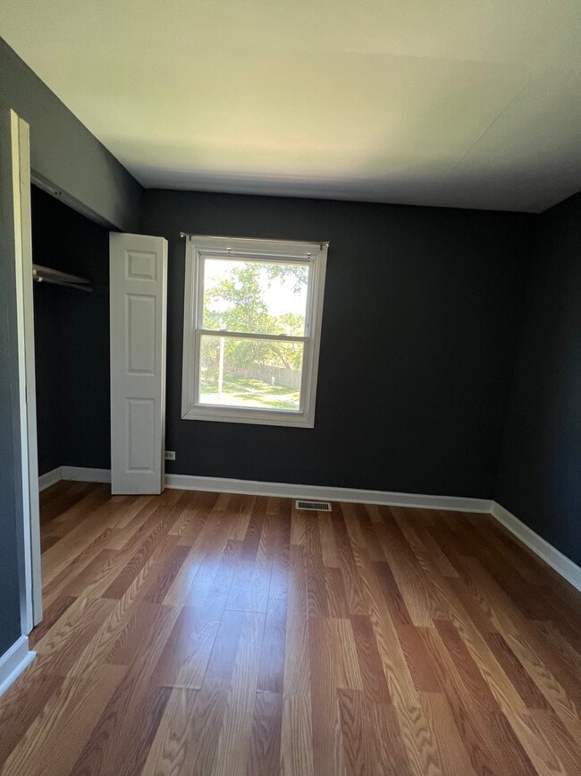 2ND BEDROOM - 1304 Kingsbury Dr