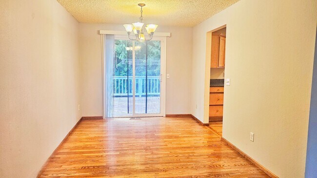 Foto del edificio - Charming 4 Bed 2 Bath Home in Wedgewood