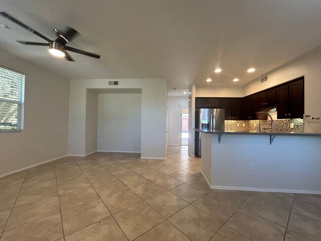 Foto del edificio - Move in special !!! $1000 off first month rent on approved credit with a 1 year lease.