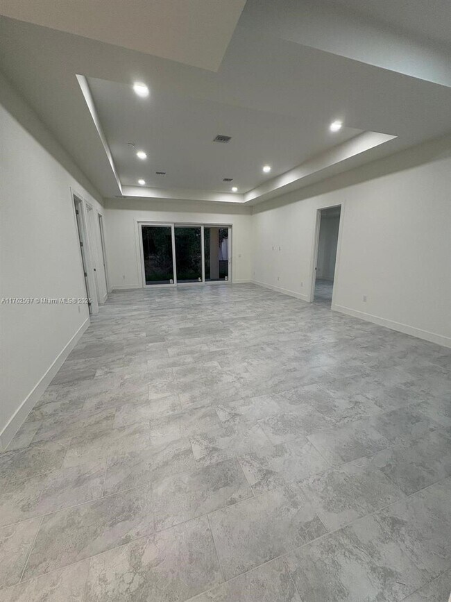 Foto del edificio - 727 Anaconda Ave S