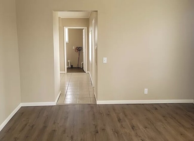 Building Photo - ELEGANT HOME