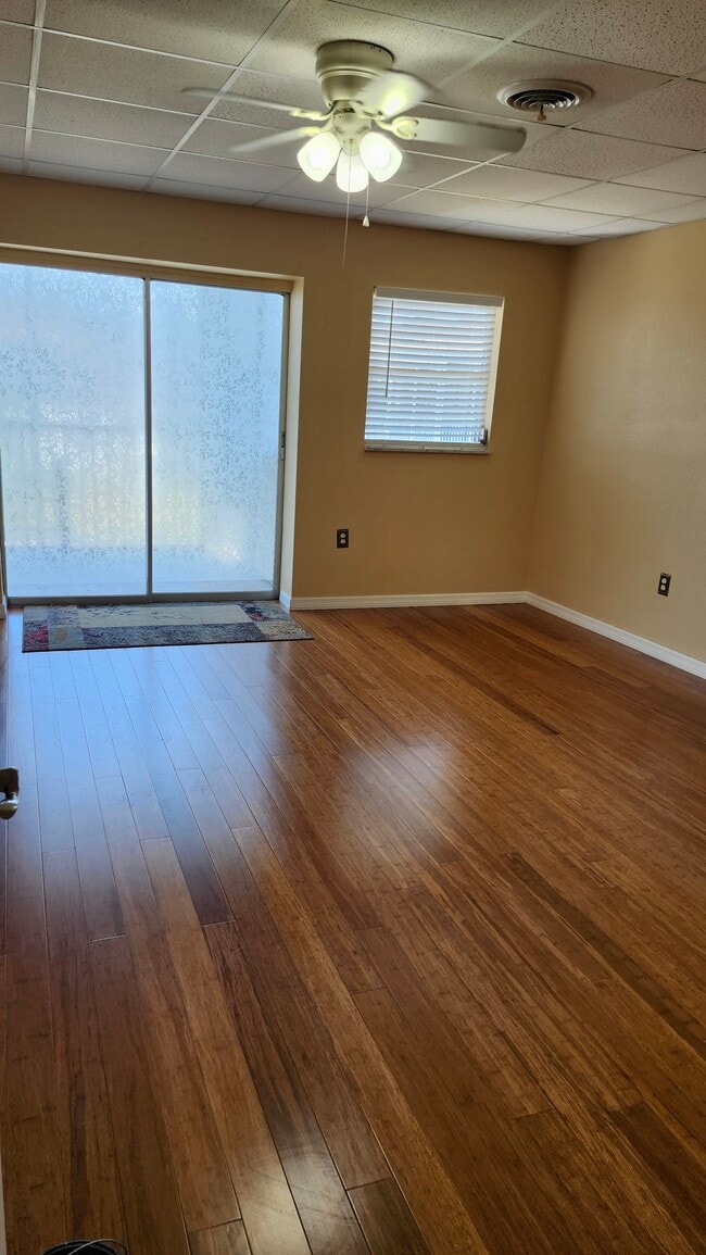 Foto del edificio - 3136 Harbor Blvd
