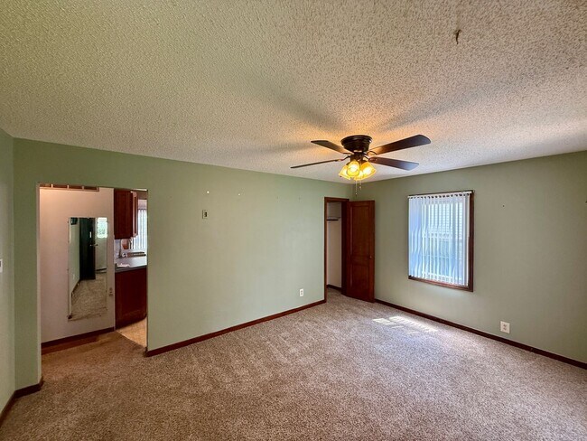Foto del edificio - 2 Bed / 1 Bath House with lots of Features...