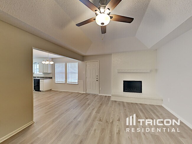 Building Photo - 2908 S Meadow Dr