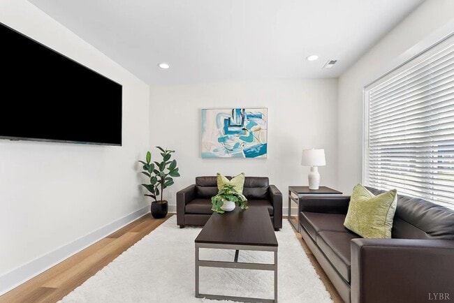 Foto del edificio - 1600 Wards Ferry Rd