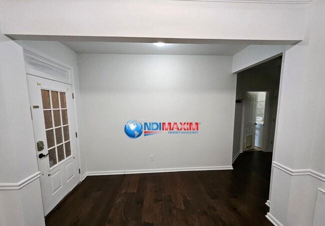 Building Photo - Spacious, open floor plan home in a very c...