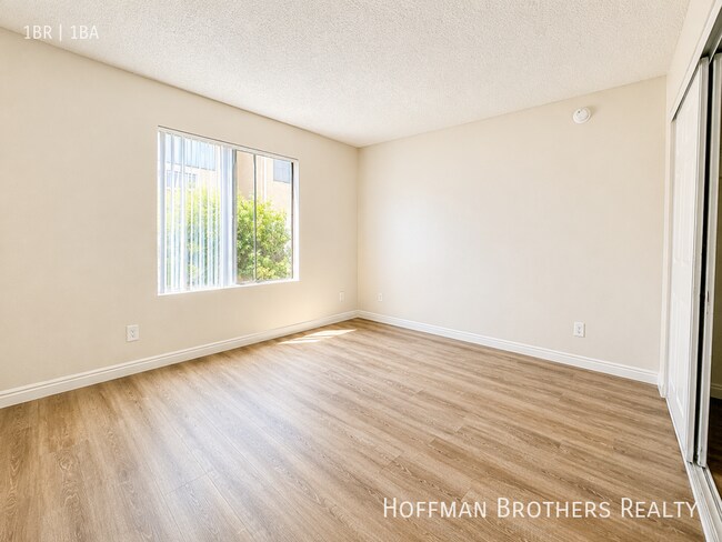 Foto del edificio - 9233 Van Nuys Blvd