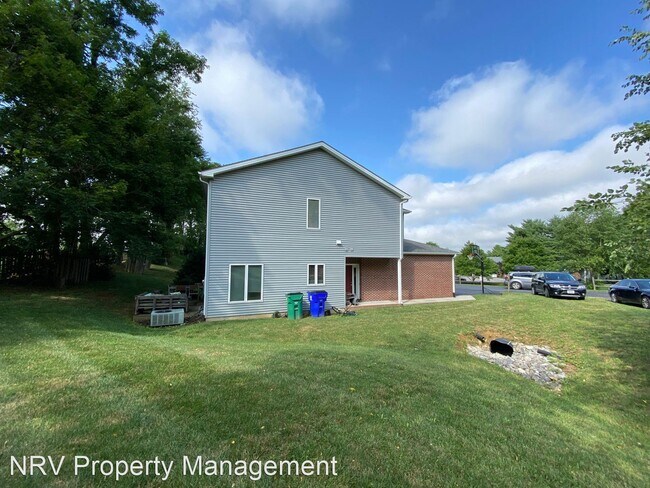 Building Photo - 3 br, 2.5 bath House - 59 Silver Leaf Lane