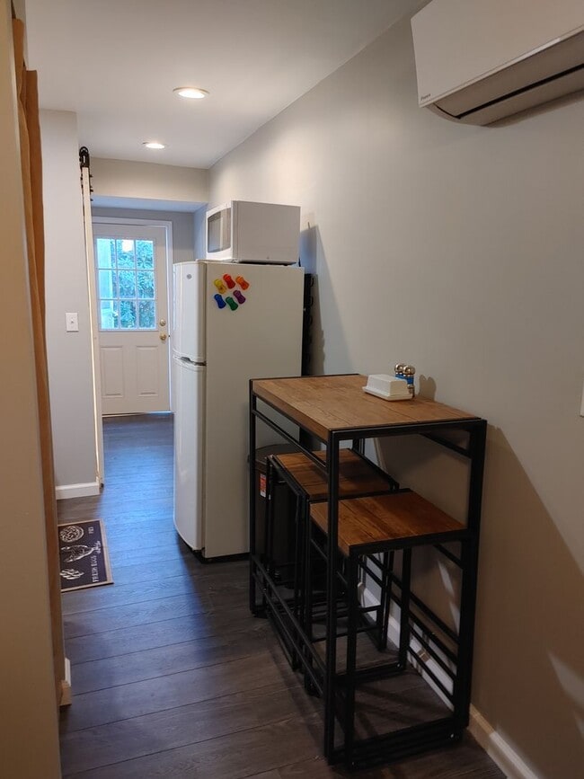 Building Photo - 2317 Broad St