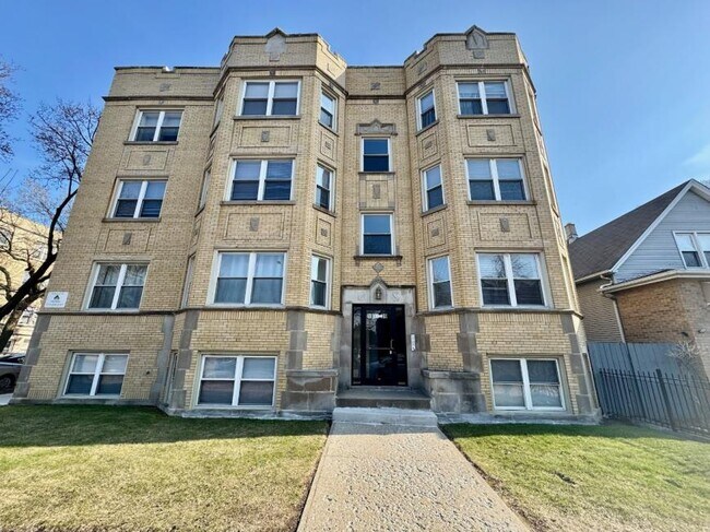 Foto del edificio - 3 bedroom in CHICAGO IL 60660