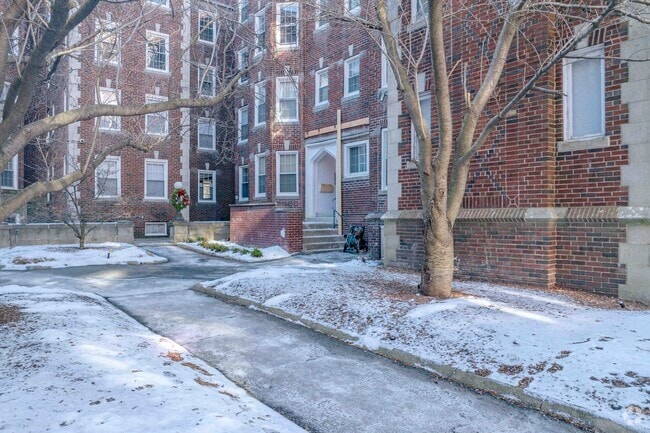 Building Entrance - 8 Chauncy St