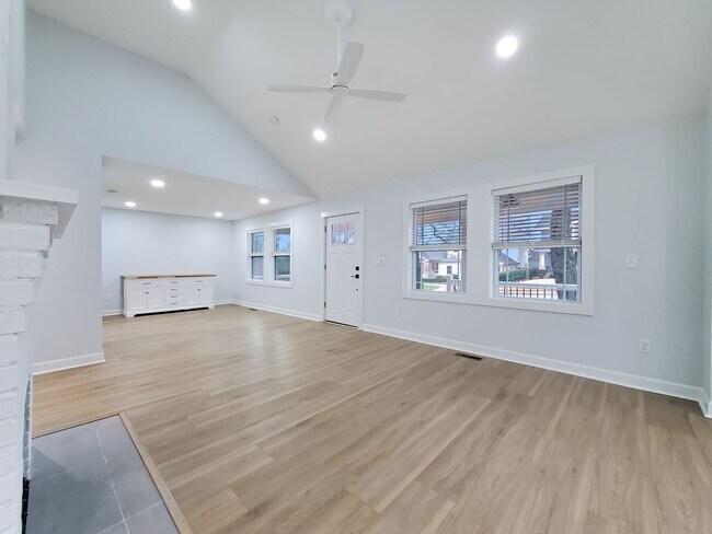 Foto del edificio - Minutes from Downtown Greenville in a Beautifully Remodeled Custom Home!