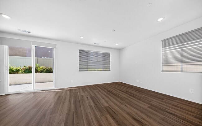 Building Photo - 1037 Yuzu Wy